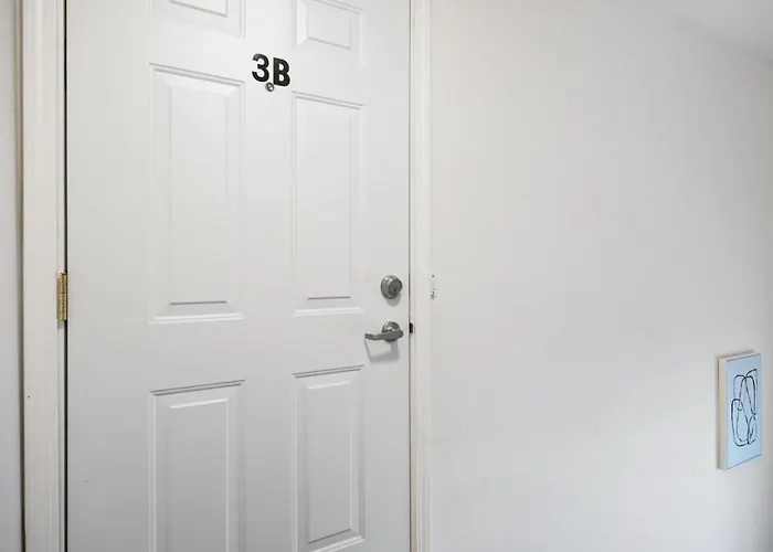 Urban 1bd Moments Away From Dt